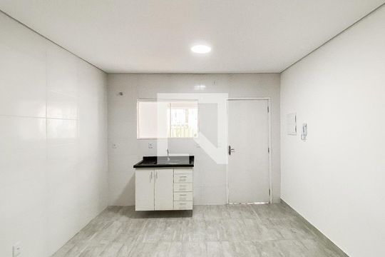 Sala/cozinha  de casa de condomínio para alugar com 2 quartos, 60m² em Vila Marieta, São Paulo