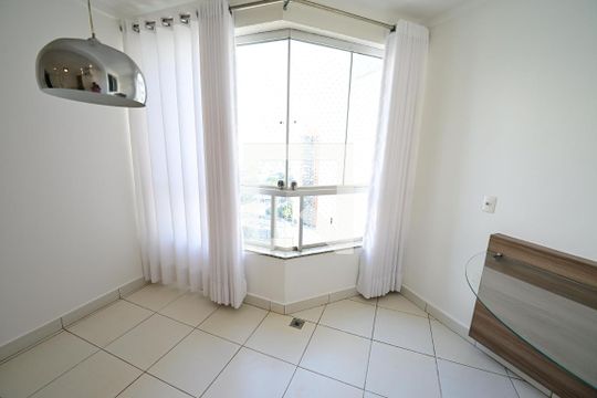 Sala de apartamento para alugar com 2 quartos, 68m² em Setor Bueno, Goiânia