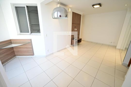 Sala de apartamento para alugar com 2 quartos, 68m² em Setor Bueno, Goiânia