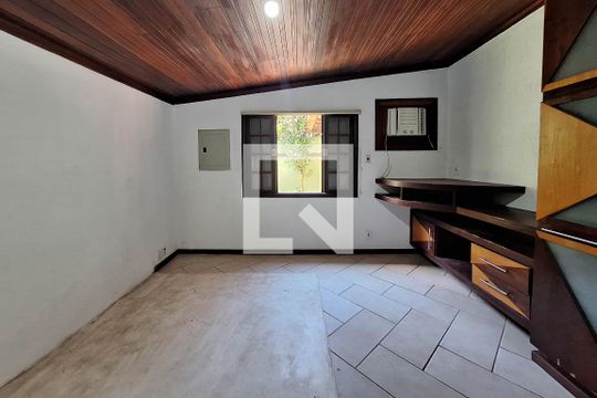Quarto 1 de casa à venda com 5 quartos, 311m² em Itacoatiara, Niterói