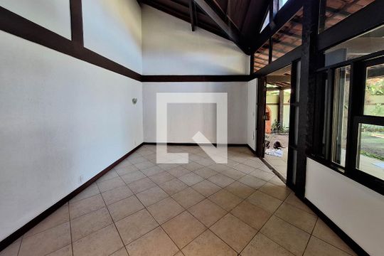 Sala de casa à venda com 5 quartos, 311m² em Itacoatiara, Niterói