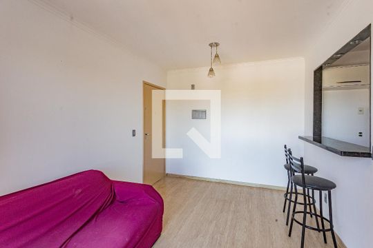 Sala de apartamento para alugar com 2 quartos, 48m² em Vila Liviero, São Paulo