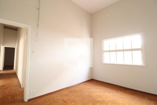 Suíte de casa para alugar com 4 quartos, 180m² em Centro, Uberlândia