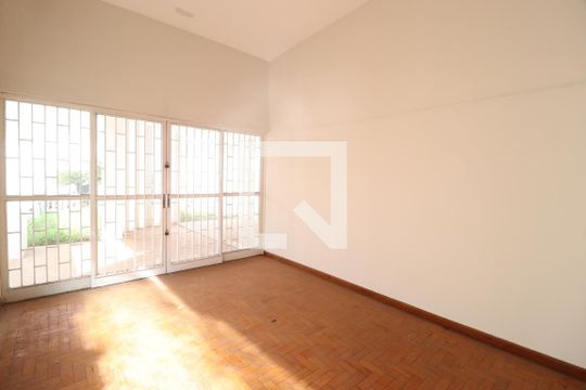 Sala de casa para alugar com 4 quartos, 180m² em Centro, Uberlândia