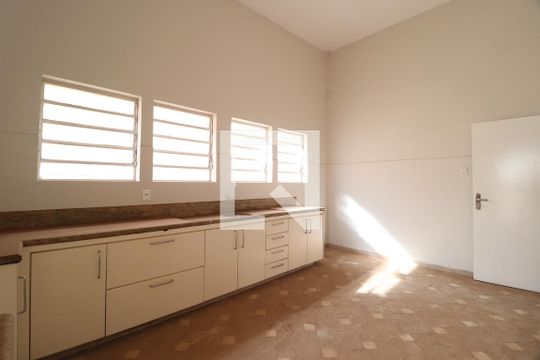 Cozinha de casa para alugar com 4 quartos, 180m² em Centro, Uberlândia