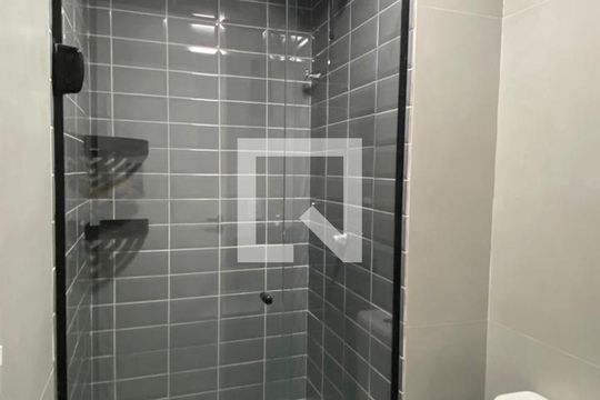 Banheiro de apartamento à venda com 2 quartos, 37m² em Jardim São Luís, São Paulo