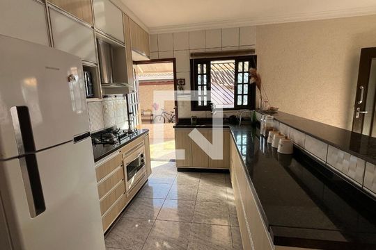 Cozinha de casa para alugar com 2 quartos, 60m² em Residencial Sao Francisco, São José dos Campos