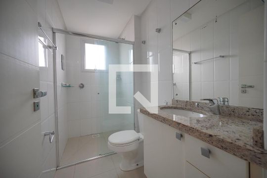 Banheiro da Suíte de apartamento para alugar com 2 quartos, 87m² em Centro, Florianópolis
