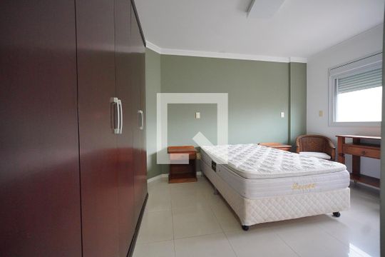 Suíte de apartamento para alugar com 2 quartos, 87m² em Centro, Florianópolis