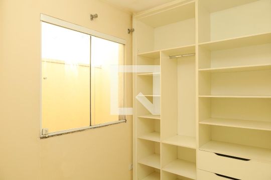 Quarto 1 - Suíte de casa de condomínio para alugar com 2 quartos, 65m² em Vila Carmosina, São Paulo