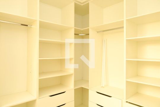 Quarto 1- Suíte de casa de condomínio para alugar com 2 quartos, 65m² em Vila Carmosina, São Paulo