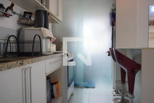 Cozinha e Área de Serviço de apartamento para alugar com 3 quartos, 68m² em Jardim Carvalho, Porto Alegre