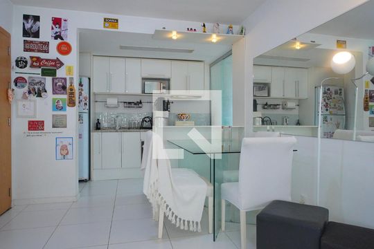 Sala e cozinha  de apartamento para alugar com 3 quartos, 68m² em Jardim Carvalho, Porto Alegre