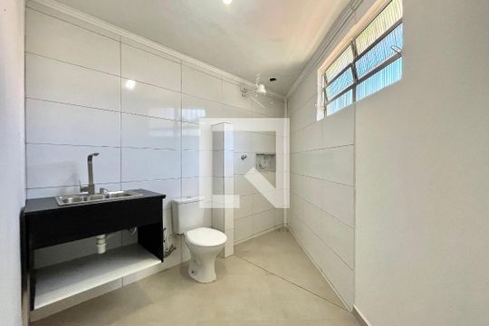 Banheiro da Suíte de casa para alugar com 2 quartos, 78m² em Jardim Oriental, São Paulo