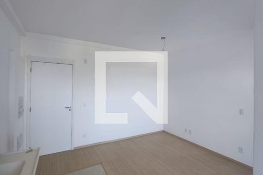 Sala de apartamento para alugar com 2 quartos, 53m² em Chácaras Reunidas São Jorge, Sorocaba