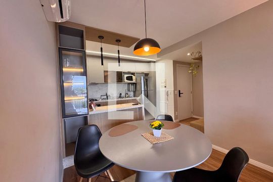 Sala de apartamento para alugar com 3 quartos, 78m² em Recreio dos Bandeirantes, Rio de Janeiro