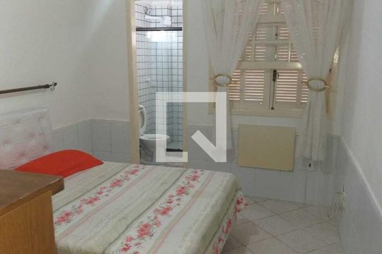 Quarto de casa de condomínio para alugar com 2 quartos, 60m² em Peró, Cabo Frio