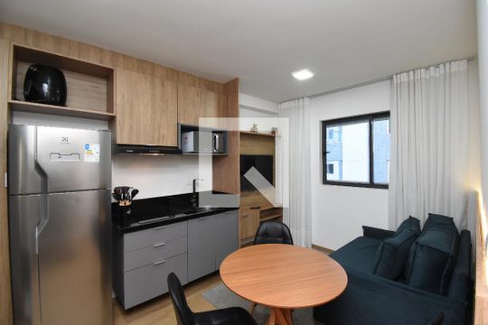 Studio de kitnet/studio à venda com 1 quarto, 30m² em Centro, Curitiba