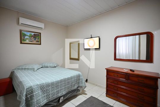 Quarto de casa para alugar com 1 quarto, 30m² em Jardim Maria Rosa, Taboão da Serra