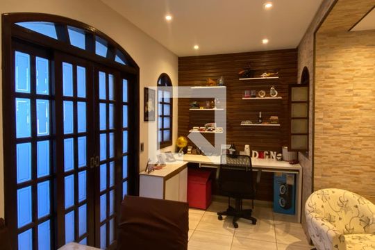 Sala de casa à venda com 2 quartos, 125m² em Veloso, Osasco