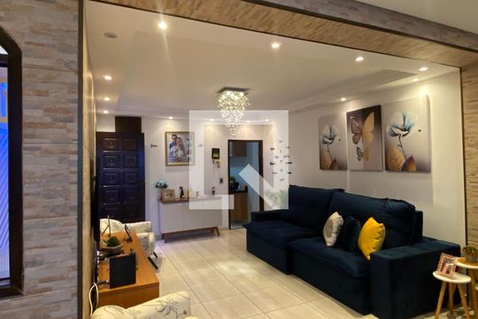 Sala de casa à venda com 2 quartos, 125m² em Veloso, Osasco