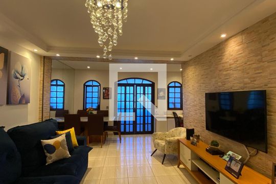 Sala de casa à venda com 2 quartos, 125m² em Veloso, Osasco