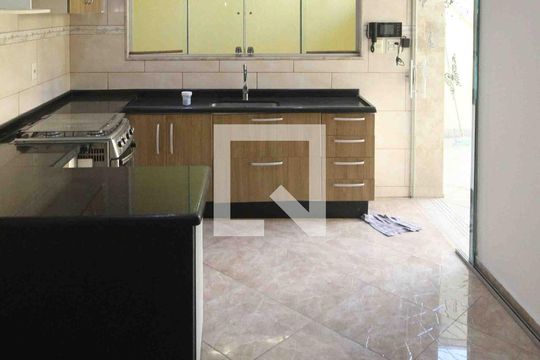 Cozinha de casa para alugar com 2 quartos, 240m² em Vila Divina Pastora, São Paulo