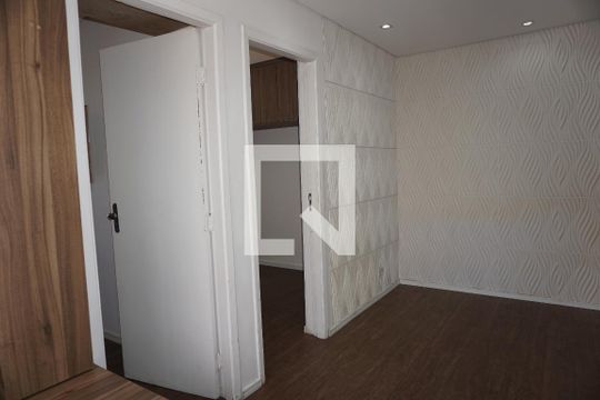 Sala de apartamento para alugar com 2 quartos, 50m² em Parque Pirajussara, Embu das Artes