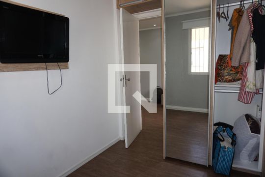 Quarto 1 de apartamento para alugar com 2 quartos, 50m² em Parque Pirajussara, Embu das Artes