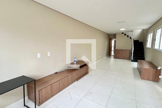 Sala  de casa à venda com 3 quartos, 140m² em Vila Barros, Guarulhos
