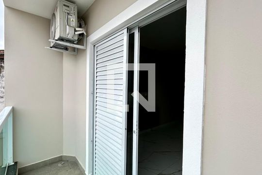Sacada do quarto 1 de casa à venda com 3 quartos, 140m² em Vila Barros, Guarulhos