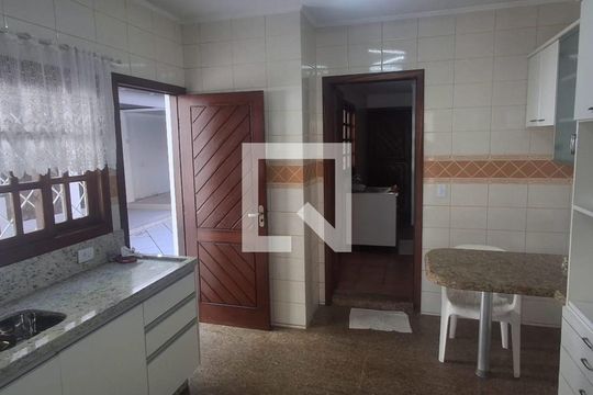 Cozinha de casa de condomínio para alugar com 5 quartos, 224m² em Córrego Grande, Florianópolis
