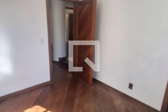Suíte de casa de condomínio para alugar com 5 quartos, 224m² em Córrego Grande, Florianópolis