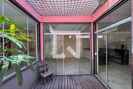 Sala - Jardim de Inverno de casa de condomínio para alugar com 2 quartos, 74m² em Recreio dos Bandeirantes, Rio de Janeiro