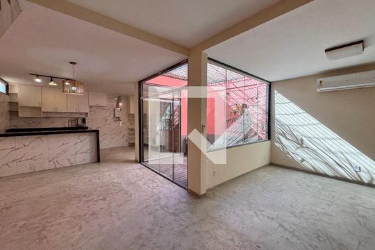 Sala de casa de condomínio para alugar com 2 quartos, 74m² em Recreio dos Bandeirantes, Rio de Janeiro