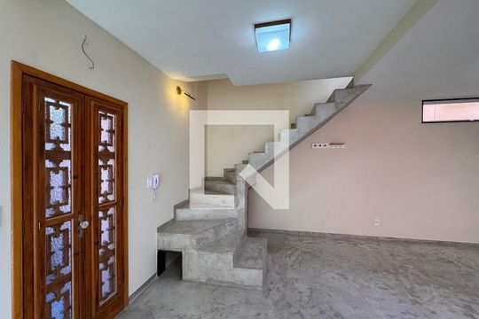 Sala de casa de condomínio para alugar com 2 quartos, 74m² em Recreio dos Bandeirantes, Rio de Janeiro