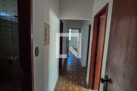 Corredor de casa à venda com 5 quartos, 350m² em Vila da Penha, Rio de Janeiro