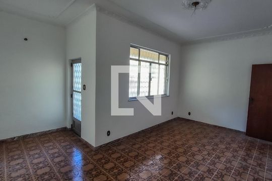 Sala de casa à venda com 5 quartos, 350m² em Vila da Penha, Rio de Janeiro
