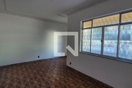 Sala de casa à venda com 5 quartos, 350m² em Vila da Penha, Rio de Janeiro