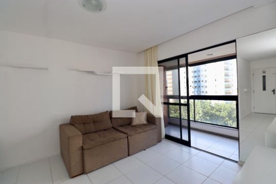 Sala de apartamento para alugar com 1 quarto, 50m² em Jardim Armação, Salvador