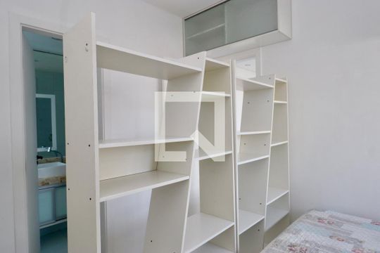 Quarto de apartamento para alugar com 1 quarto, 50m² em Jardim Armação, Salvador