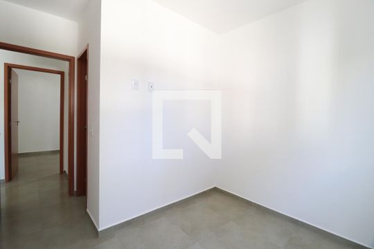 Quarto 1 - Suíte de apartamento para alugar com 2 quartos, 46m² em Jardim Holanda, Uberlândia