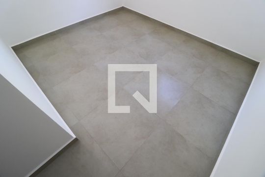Quarto 1 - Suíte de apartamento para alugar com 2 quartos, 46m² em Jardim Holanda, Uberlândia