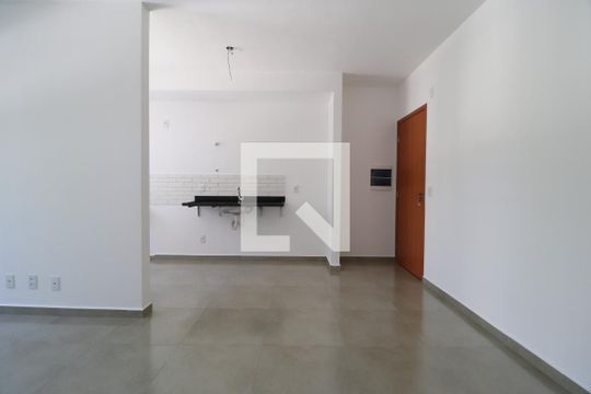 Sala de apartamento para alugar com 2 quartos, 46m² em Jardim Holanda, Uberlândia