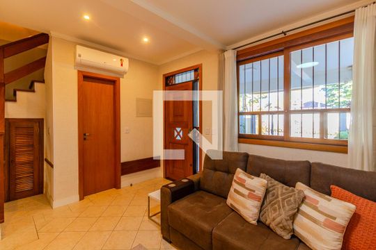 Sala de TV de casa à venda com 4 quartos, 174m² em Ipanema, Porto Alegre