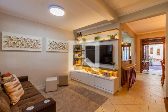 Sala de TV de casa à venda com 4 quartos, 174m² em Ipanema, Porto Alegre