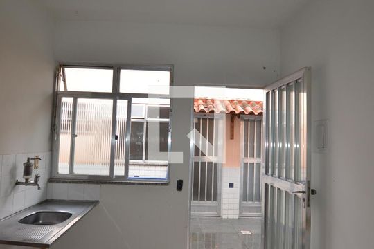 Studio de kitnet/studio para alugar com 1 quarto, 30m² em Bento Ribeiro, Rio de Janeiro