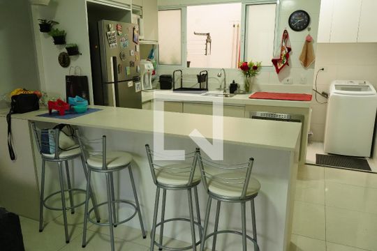 Cozinha de apartamento à venda com 2 quartos, 56m² em Vila Carrão, São Paulo
