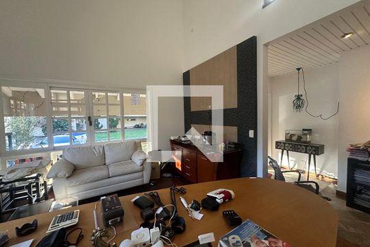Sala de casa de condomínio para alugar com 4 quartos, 500m² em Alphaville Residencial Um, Barueri