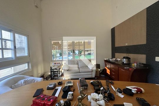 Sala de casa de condomínio para alugar com 4 quartos, 500m² em Alphaville Residencial Um, Barueri